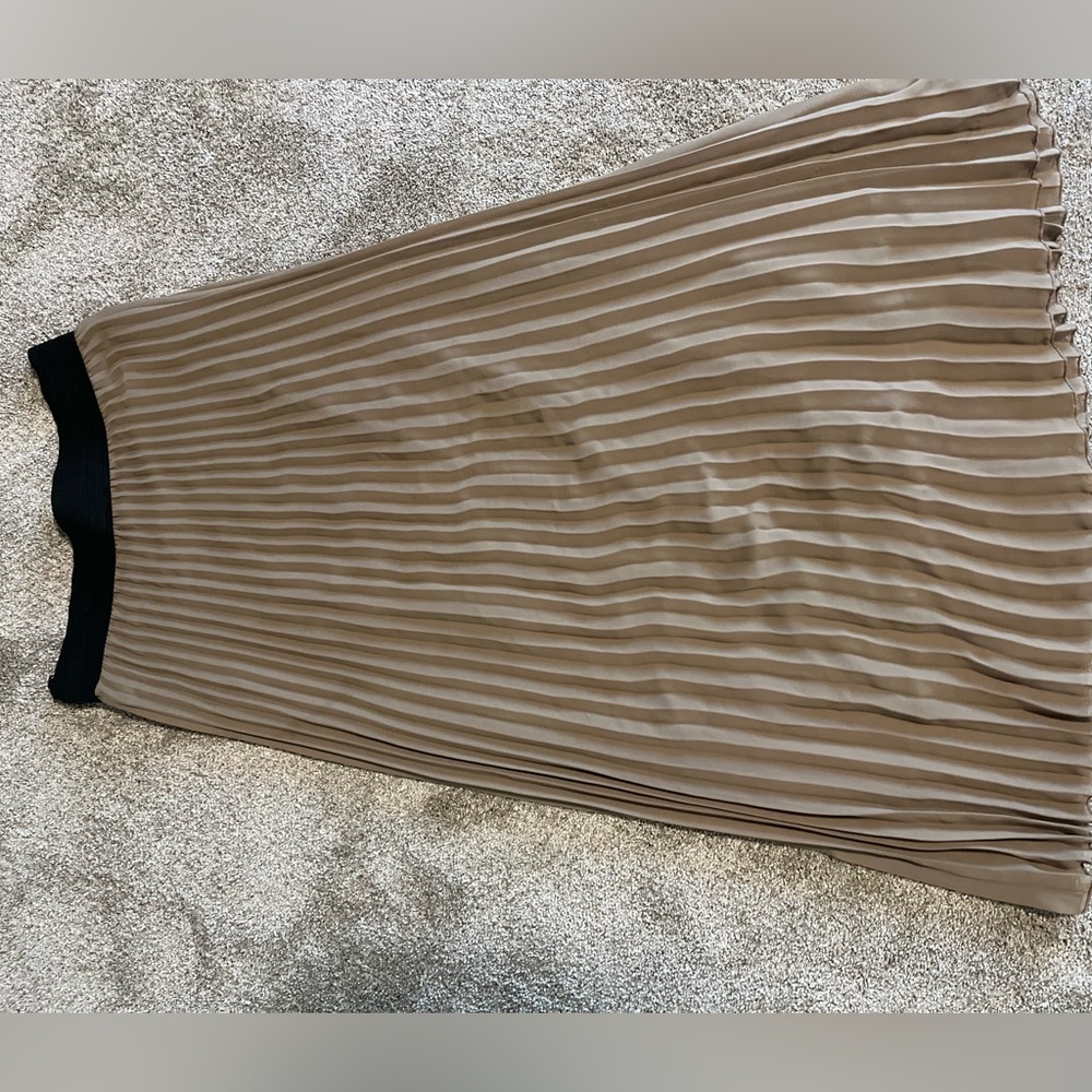 Pleated skirt